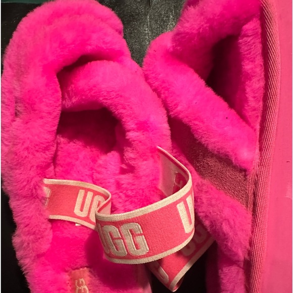 Uggs Fluffy Slides - Picture 1 of 4